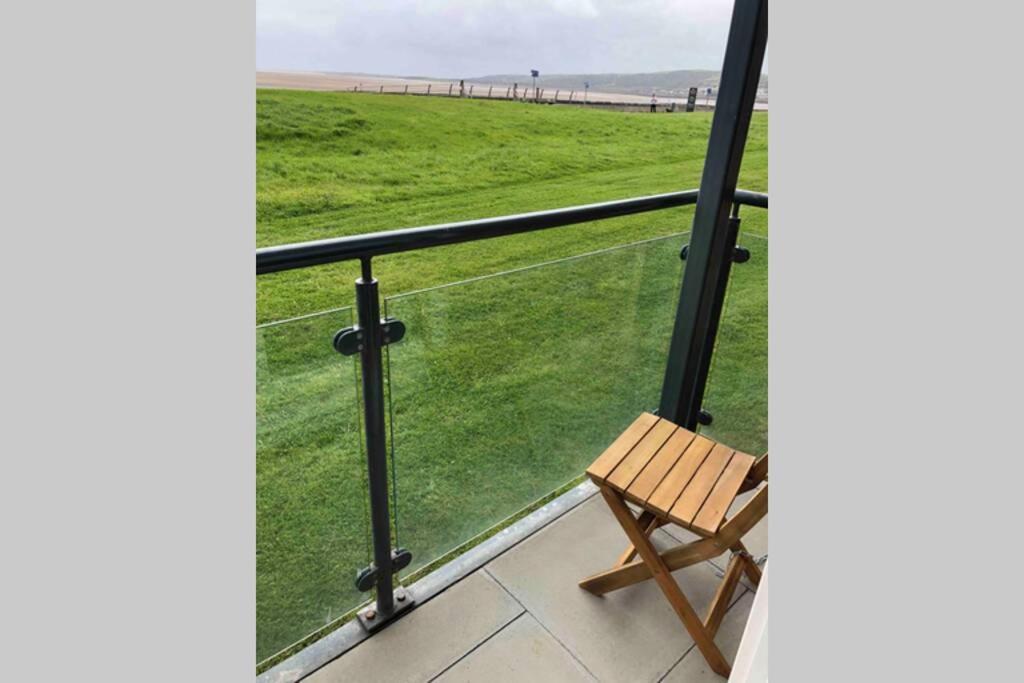 Cockledora, A Luxury Ground Floor Beachfront Apartment Llanelli Exterior foto